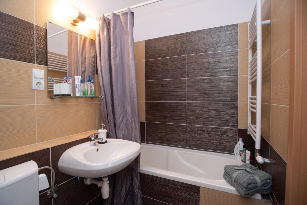 Sunny Home Near Bud With 2Br, Ac And Free Parking Vecsés Εξωτερικό φωτογραφία