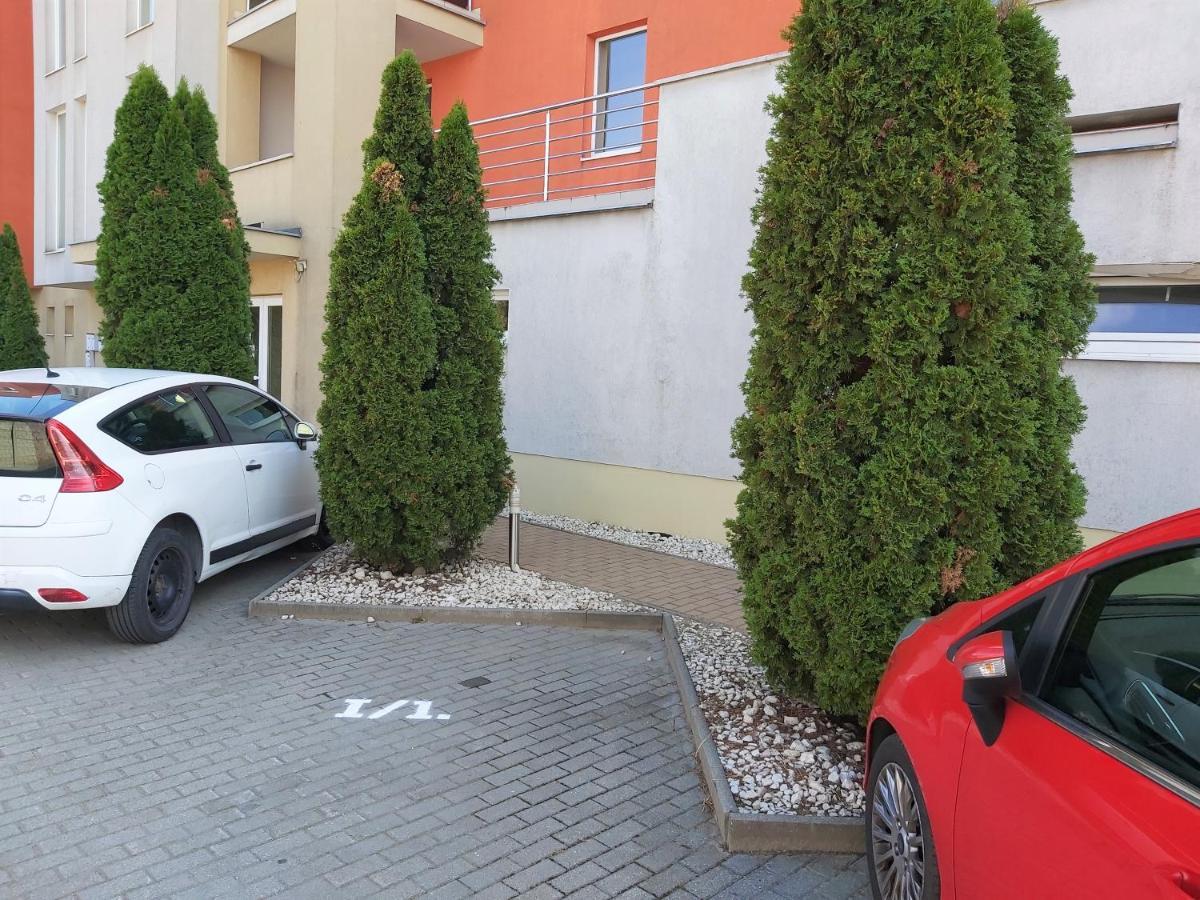 Sunny Home Near Bud With 2Br, Ac And Free Parking Vecsés Εξωτερικό φωτογραφία